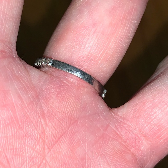 Platinum Ring with Diamonds - Picture 4 of 9